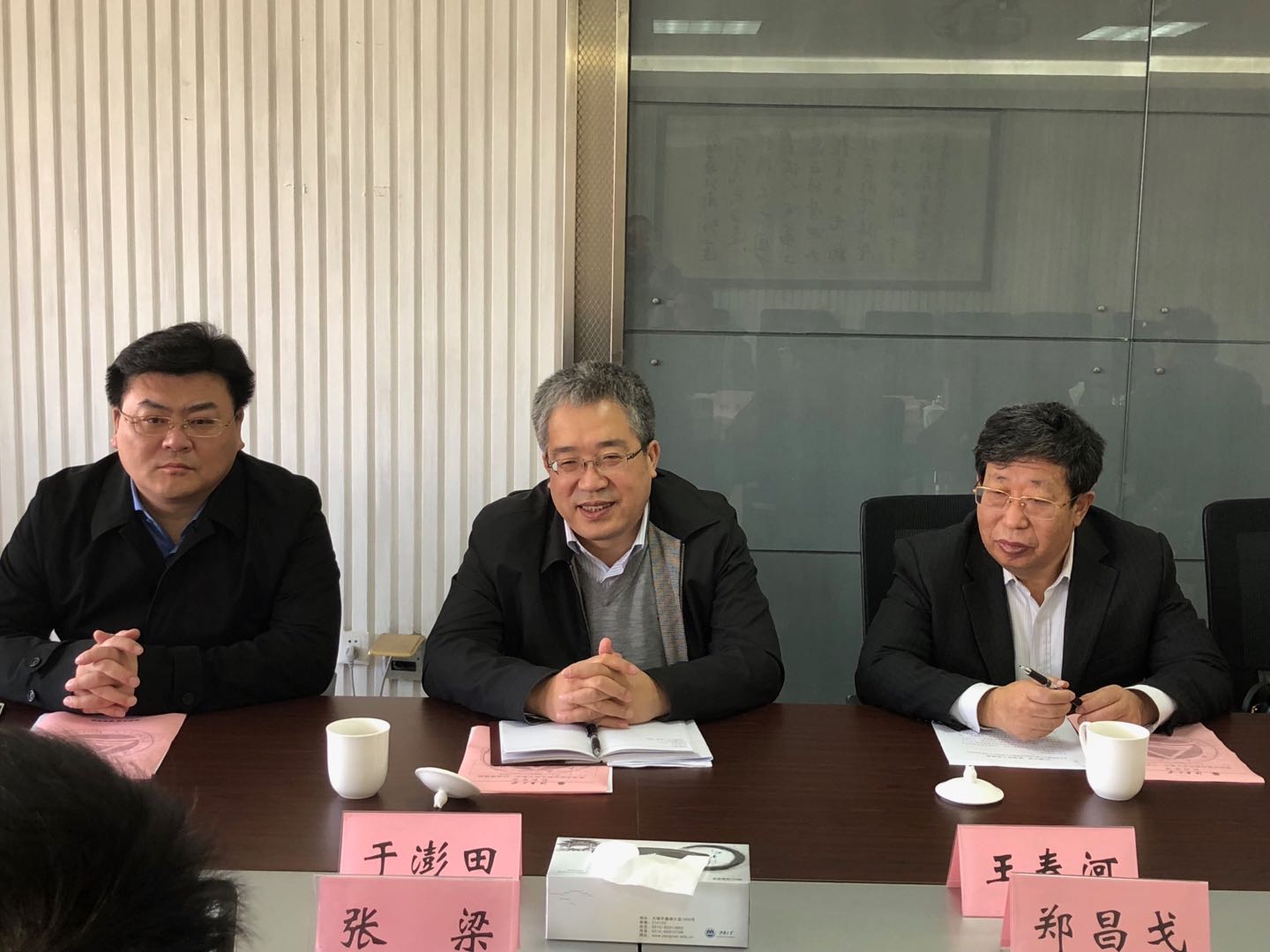 山东荣成市副市长于澎田一行来访我校