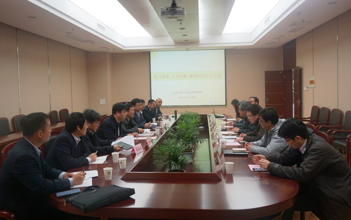 内蒙古库伦旗委书记白跃华一行来访我校