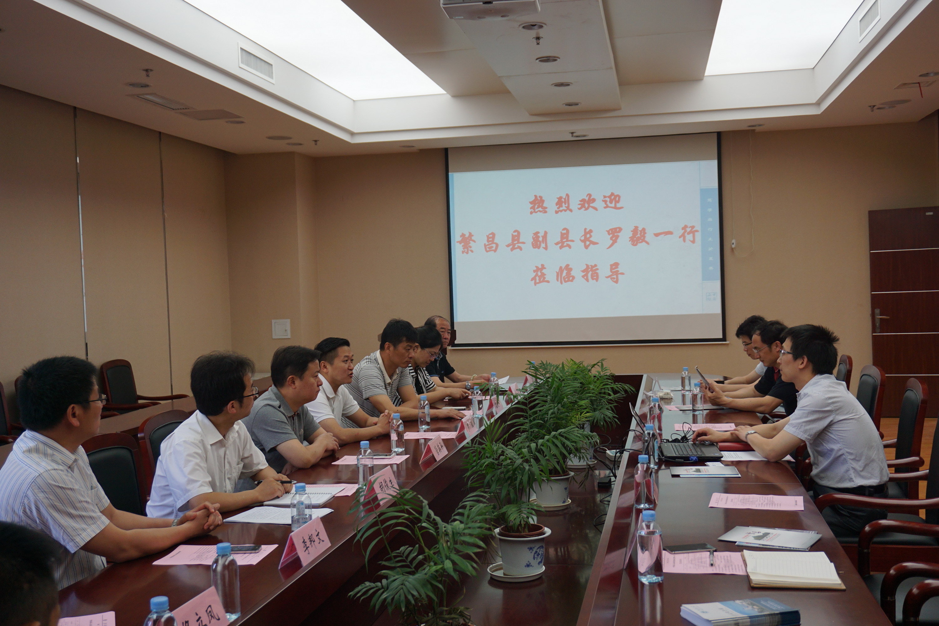 安徽省繁昌县副县长罗毅一行来访我校